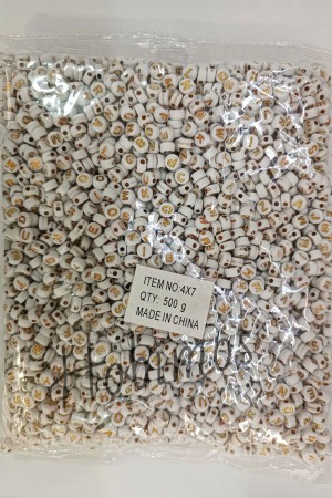 1000gr 4x7mm Beyaz Zemin Üzeri Gold Renk Yazılı Yassı Harf Boncuk - Toptan Boncuk
